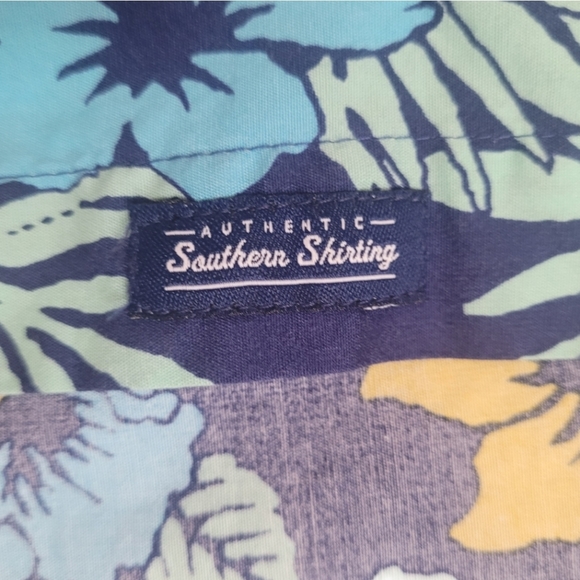 crown & ivy Men's Hawaiian Button-down Short Sleeve Shirt - Picture 8 of 10